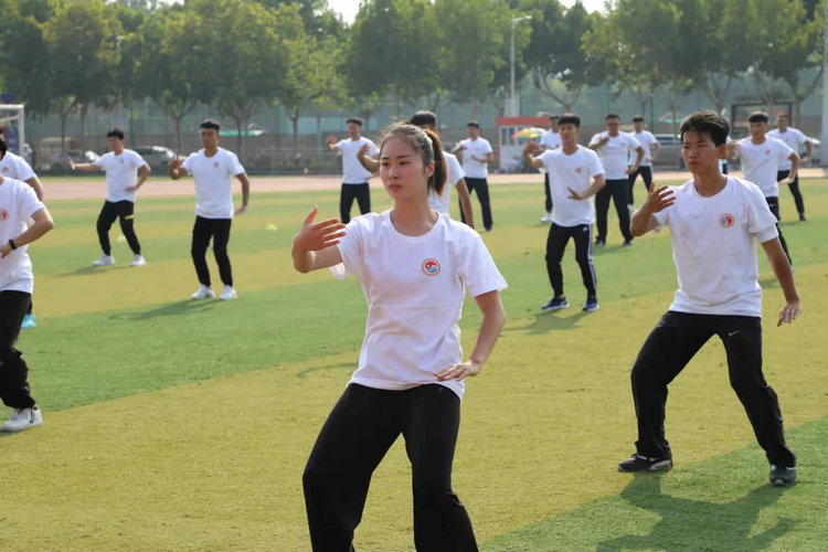 【河南供稿】郑大体育学院800名学生齐练太极拳 助力“一带一路”太极行