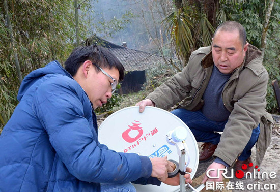 已过审【区县联动】【石柱】石柱：帮扶干部助贫困户看上电视【区县联动　列表】石柱：帮扶干部助贫困户看上电视