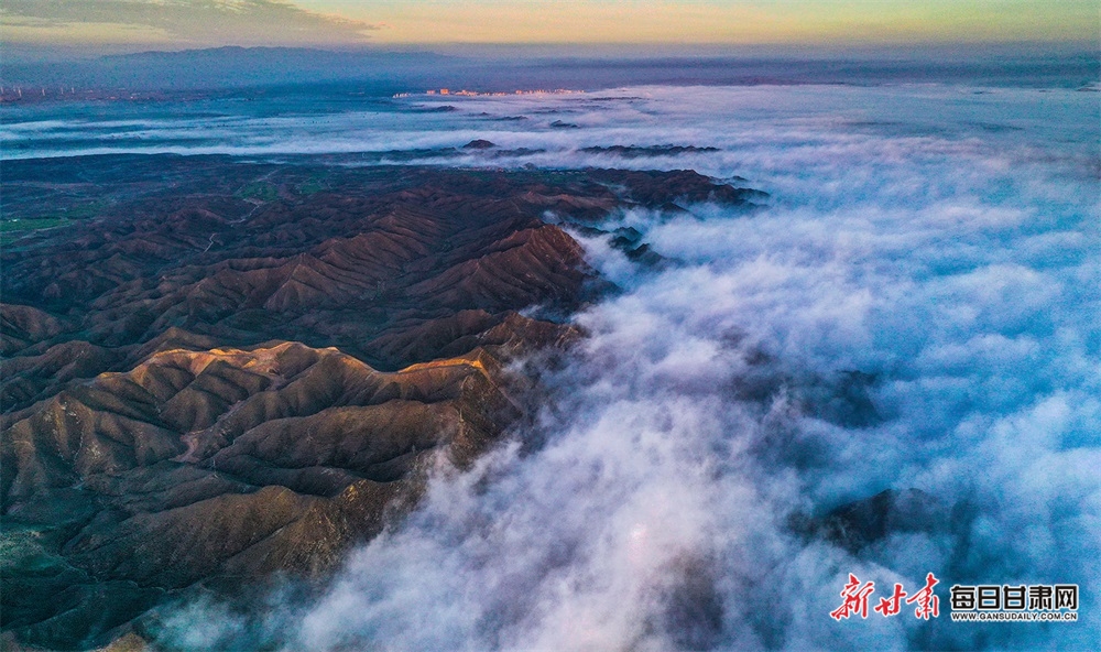 白银：红日东升云蒸霞蔚，雨后景泰现壮美田园画卷_fororder_3