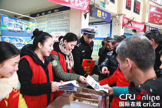 已过审【区县联动】【江北】江北区交巡警支队开展春运志愿服务活动【区县联动】江北区交巡警支队开展春运志愿服务活动