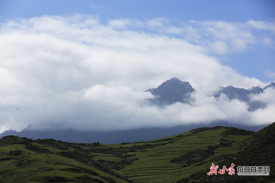 【大美甘肃】雨后 张掖民乐境内的祁连山云雾缭绕美如画_fororder_3