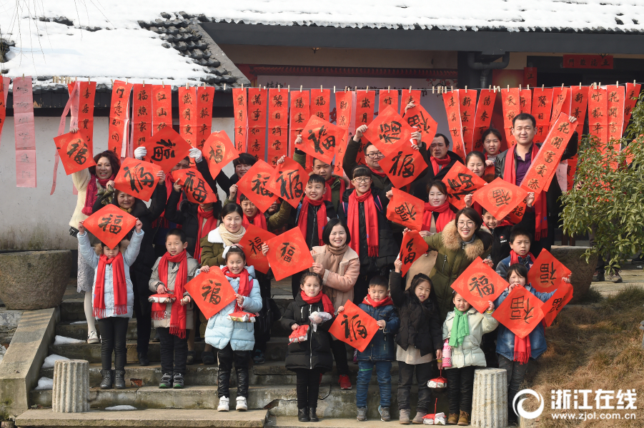 “小候鸟”结对 杭州水乡迎新年