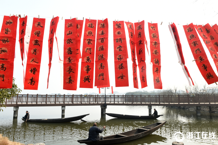 “小候鸟”结对 杭州水乡迎新年