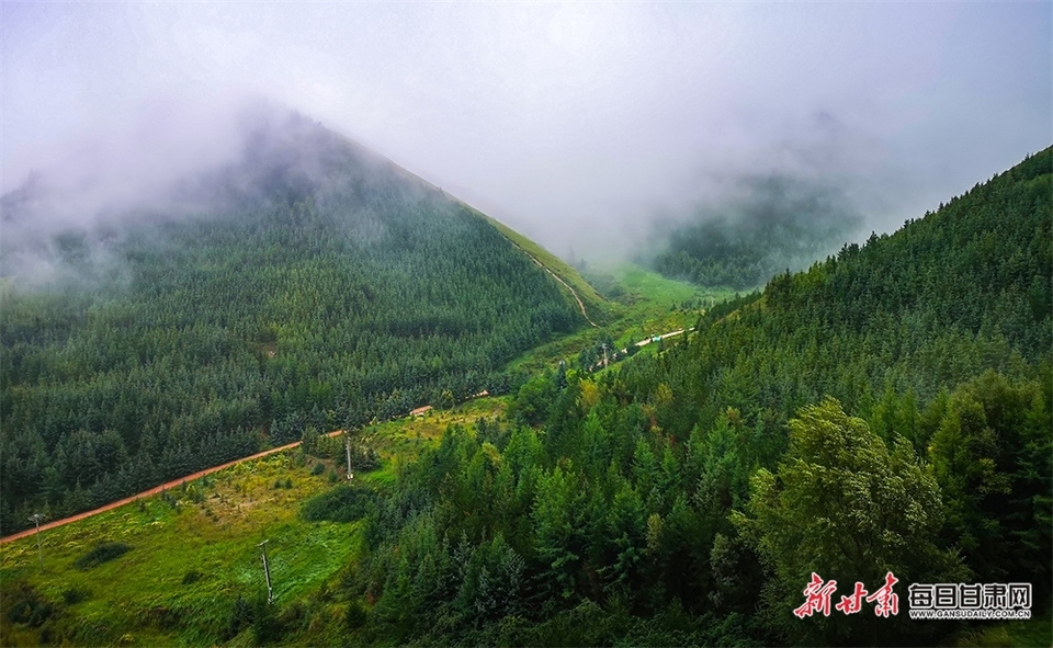 【大美甘肃】白银景泰寿鹿山：云雾绕山峦 秋日画意浓_fororder_1