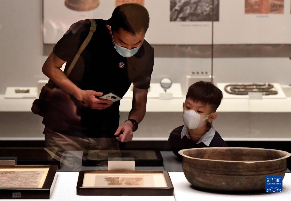 “繁星盈天——中国百年百大考古发现展”在郑州展出