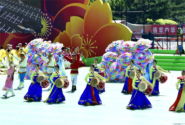 延边朝鲜族自治州成立70周年大会召开：七十载砥砺奋进放歌海兰江畔 新时代意气风发续写锦绣华章_fororder_延边5