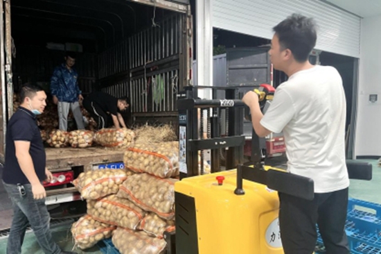 每日能满足约10万人的生鲜粮油等物资供应 贵阳市物资保障供应贵州绿通公司在行动_fororder_农产品配送