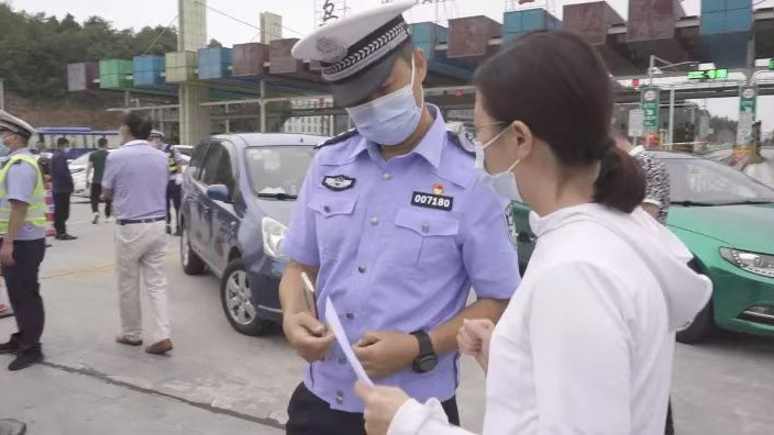 系上“绿丝带”，就是志愿者！“绿丝带”暖心热线即时开通