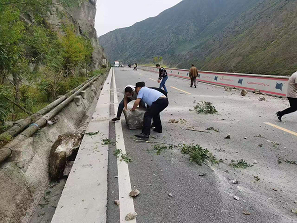 甘孜州泸定县发生6.8级地震 四川公安紧急启动涉震应急性联合指挥部_fororder_微信图片_20220905142227