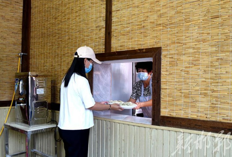 河北邯郸：“农村老饭桌”托起幸福夕阳红