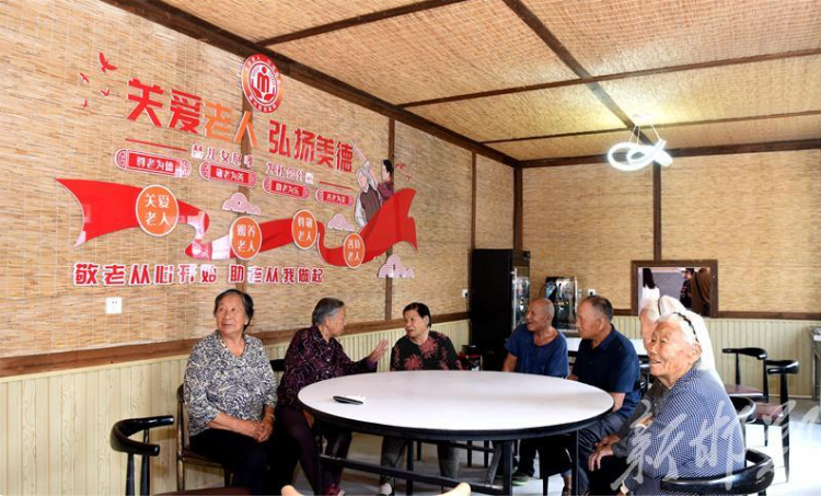 河北邯郸：“农村老饭桌”托起幸福夕阳红