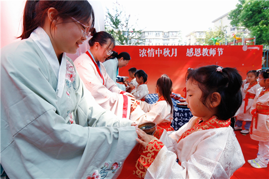 南京市建邺区蓓蕾社区举行迎“双节”主题活动_fororder_22