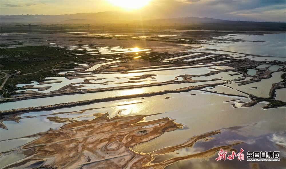 【陇南】夕阳西下 景泰盐沼湿地似一幅写意画_fororder_2