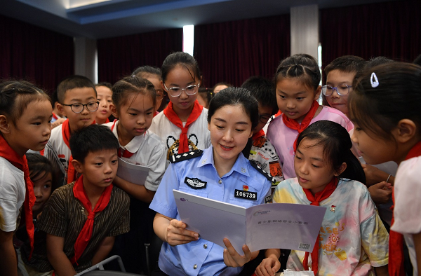 重庆市九龙坡区“警察老师”共助辖区平安_fororder_图片2