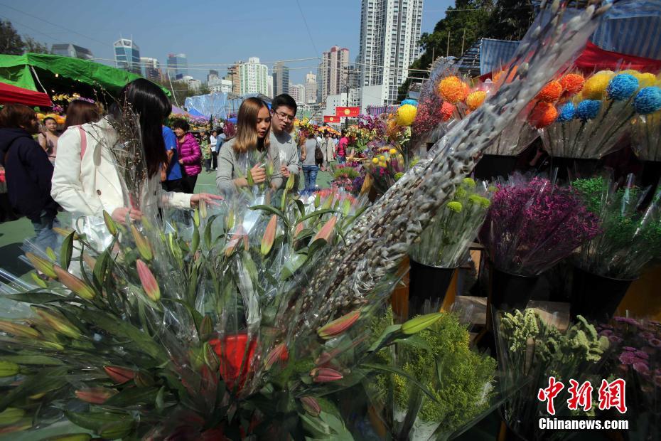 香港年宵市场开锣热热闹闹迎“狗”年