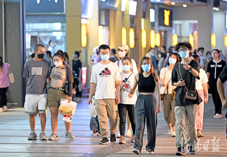 河北石家庄：假日夜游湾里庙