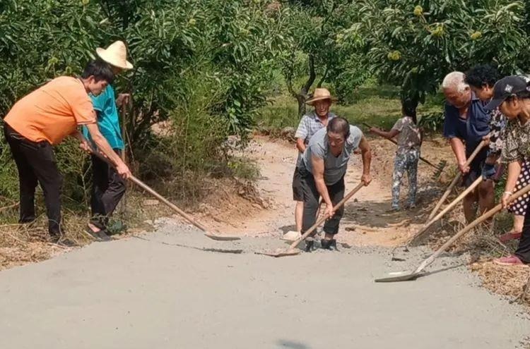 （原创）遵化市苏家洼镇二道岭村：“红绿蓝”绘制乡村振兴新画卷