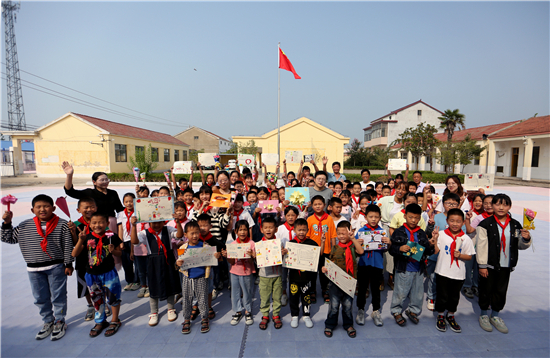 连云港市灌云县长流小学老师王秀：给村小孩子留下别样的童年记忆_fororder_6