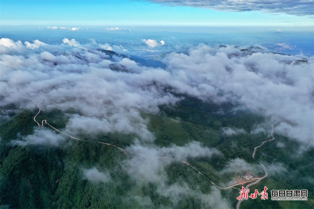 【平凉】平凉华亭关山莲花台景区出现壮美云海景观_fororder_2