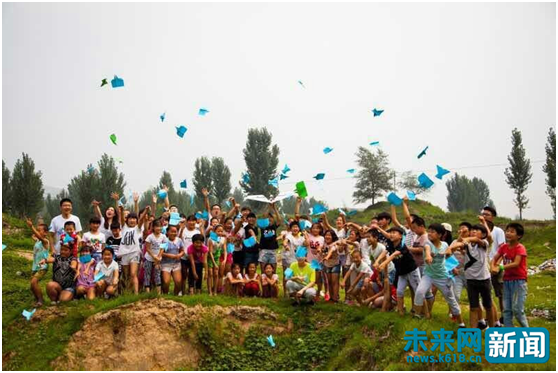 留守孩子暴雨中的渴望：“老师，我们能不能去上课？”