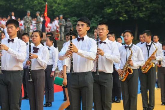 【科教 图文】花样庆开学 重庆八中举行秋季开学典礼