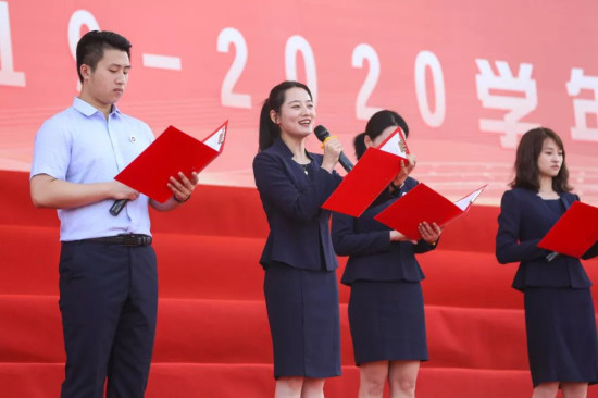 【科教 图文】花样庆开学 重庆八中举行秋季开学典礼