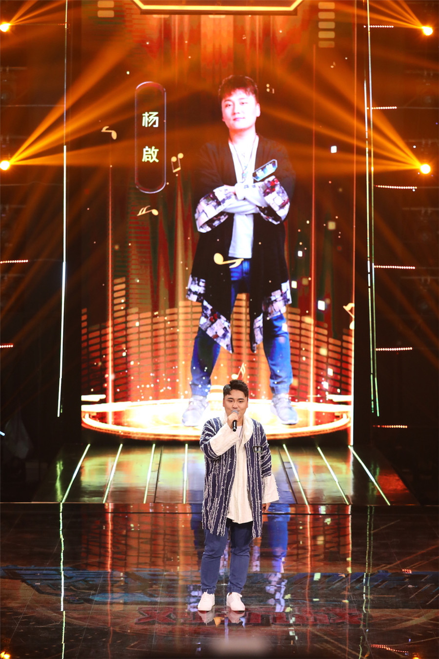 《渴望现场》9强争夺激烈 钟镇涛张漫点评显分歧