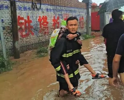 抗洪抢险中，谁是最可爱的人