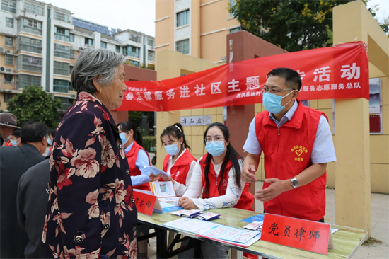 宿迁市泗洪县开展“喜迎二十大 法治向未来”法律服务进社区活动_fororder_图片2