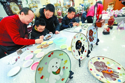 景泰蓝庙会好新鲜 体验非遗乐趣多