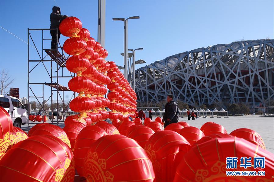 大红灯笼扮靓北京奥林匹克公园