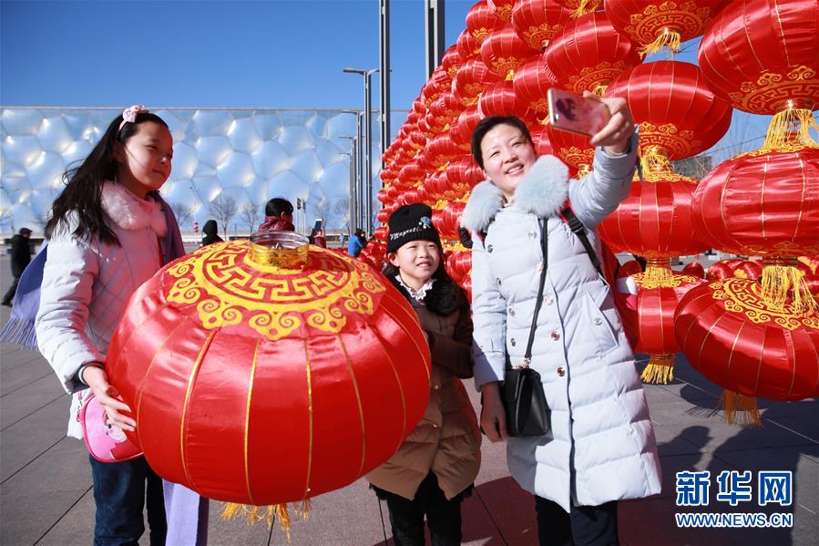 大红灯笼扮靓北京奥林匹克公园