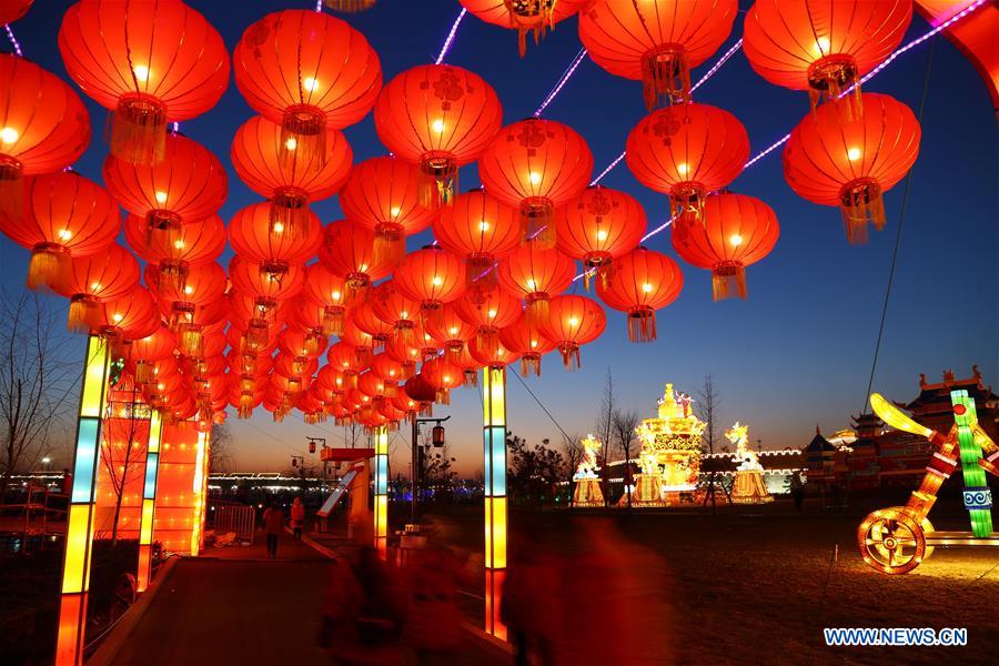 Lanterns enhance China's Spring Festival atmosphere