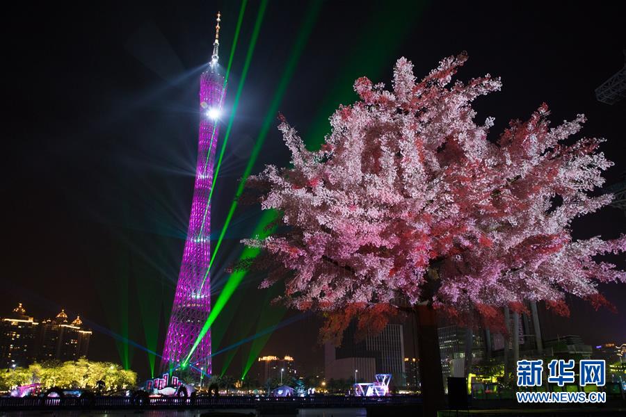 广州迎春花市灯光音乐会亮灯