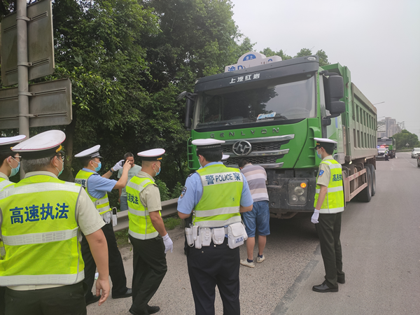 科技赋能 重庆高速公路超限治理取得新成效_fororder_图片1