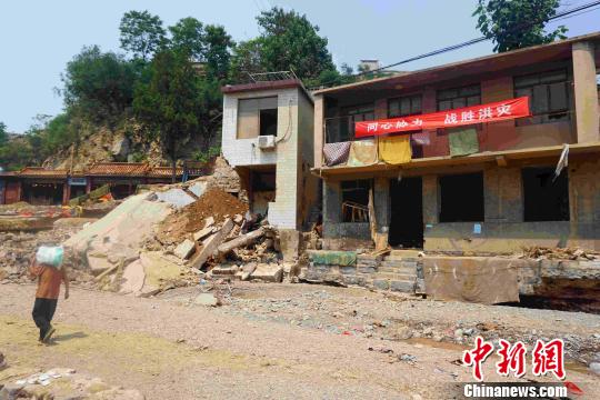 访河北井陉重灾区：河道处房屋损毁严重 村民开启家园重建路