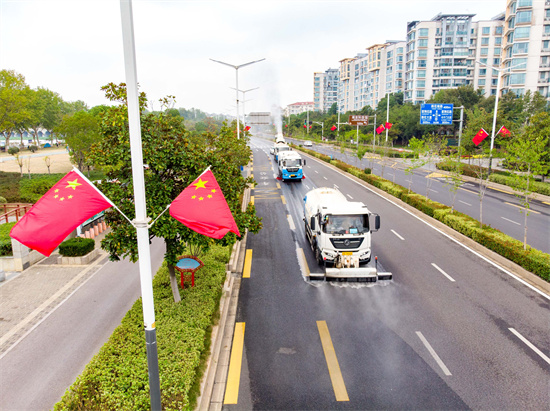 南京市雨花台区城管局“节日氛围”与“市容秩序”两手抓_fororder_图片 1