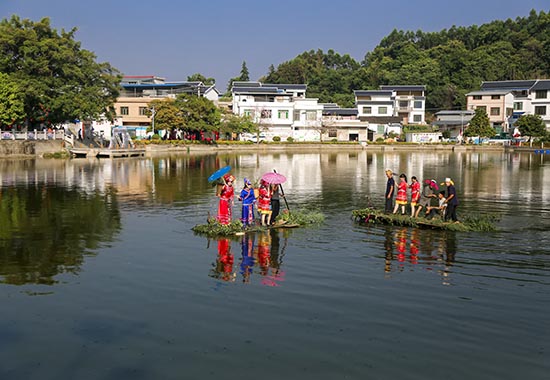 象州县：志愿服务在“重阳” 敬老孝老溢“乡村”