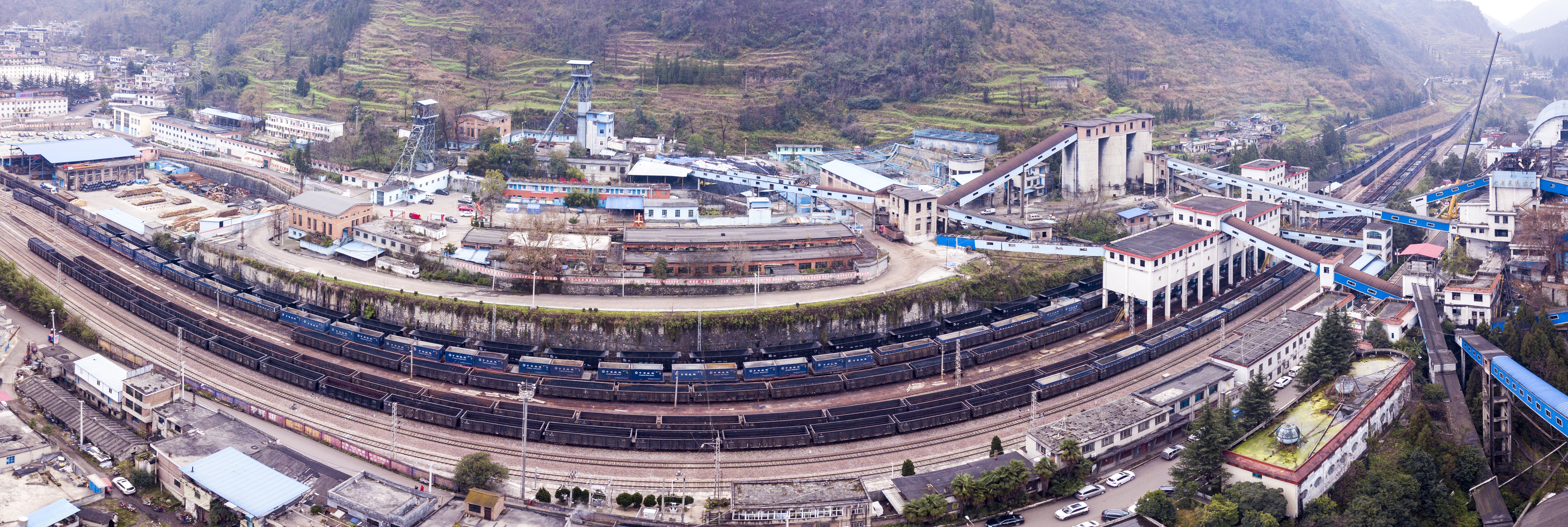 六盘水：以煤为基 强根壮骨