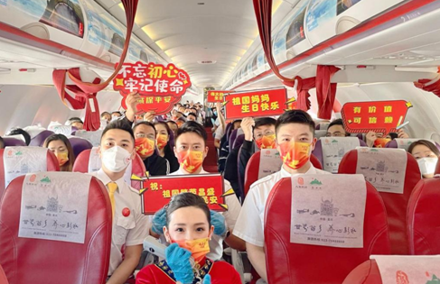 【原创】西部航空乘务示范组与旅客共唱《我和我的祖国》_fororder_微信图片_20221008173759