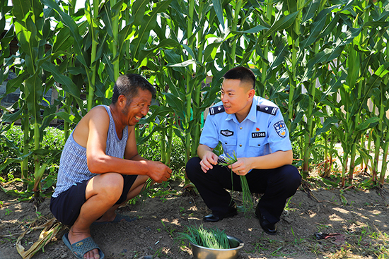 （有修改）B【吉03】延边边境民警安石林 15载书写警民鱼水情