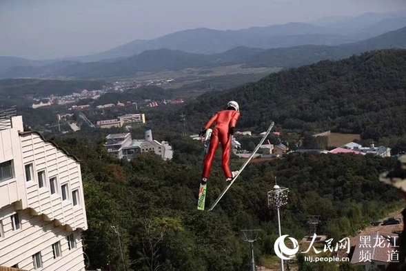 亚布力建成国内首个跳台滑雪四季场地 全力服务北京2022年冬奥会