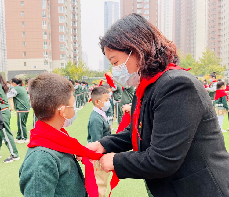 （原创）石家庄市育新实验小学举行庆祝建队73周年暨第二批新队员入队仪式_fororder_图片2