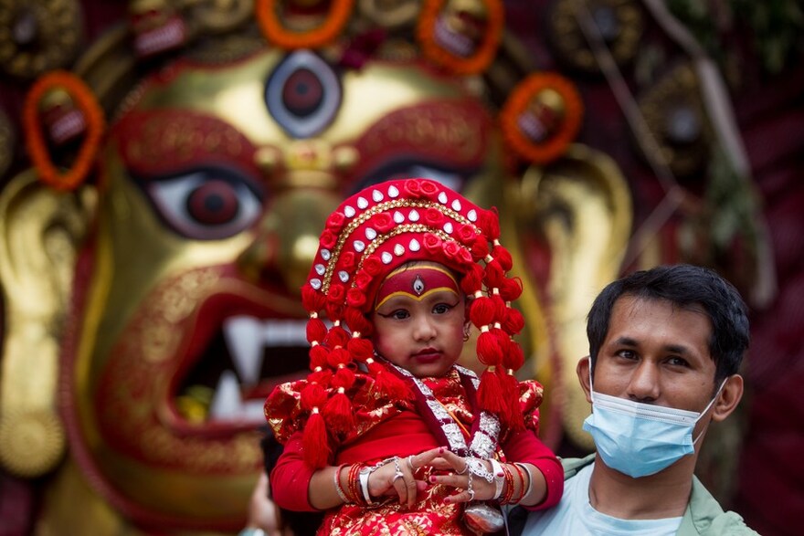 Asia Album: Nepal's "Living Goddesses" at Indra Jatra Festival_fororder_3