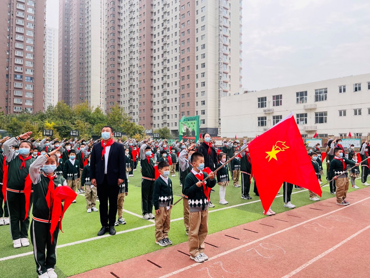 （原创）石家庄市育新实验小学举行庆祝建队73周年暨第二批新队员入队仪式_fororder_图片1