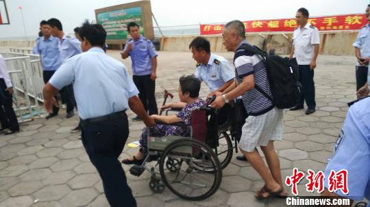 台风“妮妲”来袭 广西列车停运沿海景区关闭