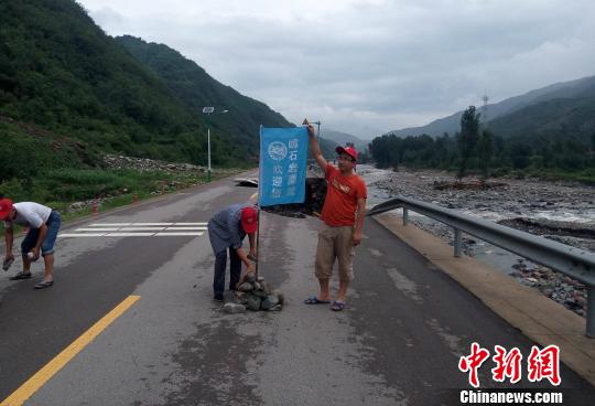 河北一景区未迎客遭水毁 投资商“抛财”抢险引关注