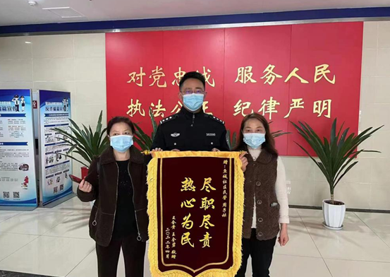 【原创】重庆江北民警周子林：坚守十年 当好群众的贴心人_fororder_微信图片_20221018120940