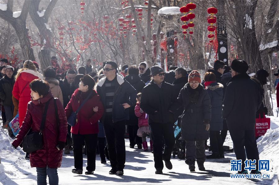 乌鲁木齐：春日雪景度佳节