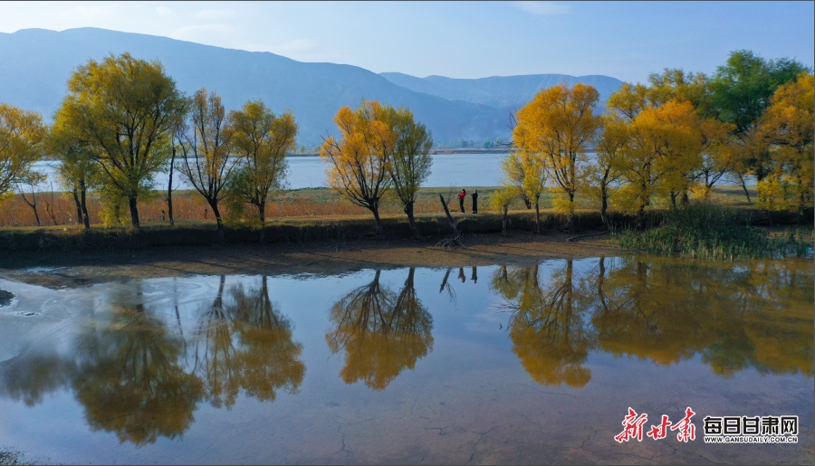 【轮播图】临夏：惊秋黄叶遍峰峦 永靖山乡画意浓